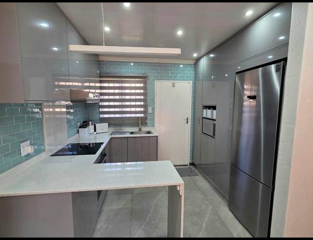 3 BEDROOM TOWNHOUSE FOR SALE IN THATCHFIELD